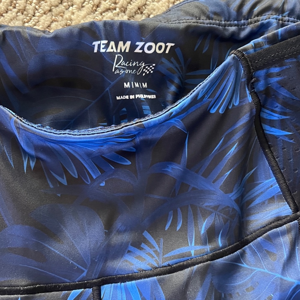 Zoot Aero Tri Top, Tri Shorts and Vest - Picture 7 of 12